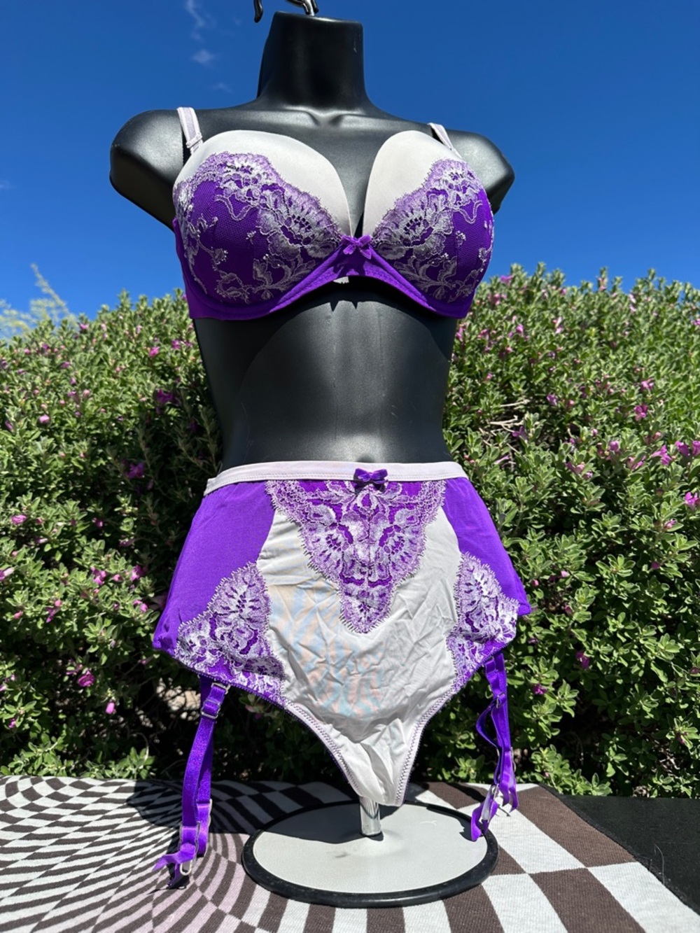 Victoria’s Secret Very Sexy 34D push up bra & Small thongs w/gather straps-new